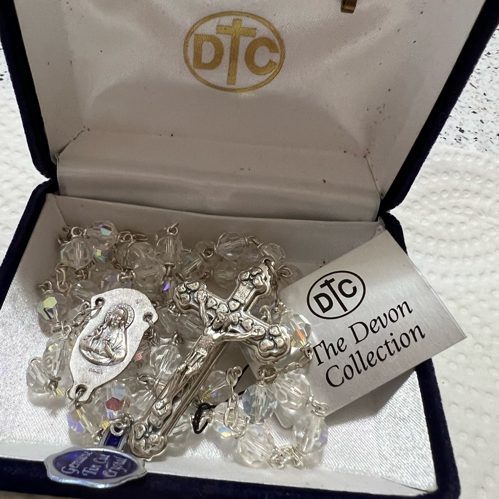 Devon Collection brand beautiful Genuine Crystals new necklace